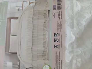 Copriletto bianco con volant