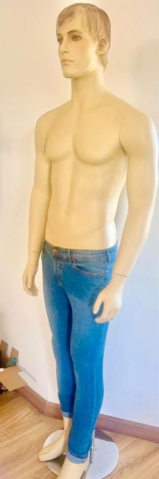 -40% DESCUENTO MANIQUI HOMBRE