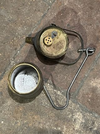 Lámpara de carburo antigua sin estrenar.