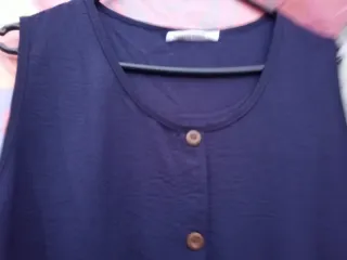 VESTIDOS:AZUL CERRADO T3XL-4XL/BEIGE T4XL:1X1,5€