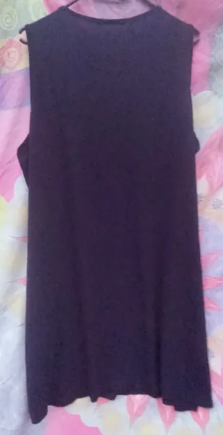 VESTIDOS:AZUL CERRADO T3XL-4XL/BEIGE T4XL:1X1,5€