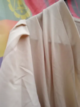 VESTIDOS:AZUL CERRADO T3XL-4XL/BEIGE T4XL:1X1,5€