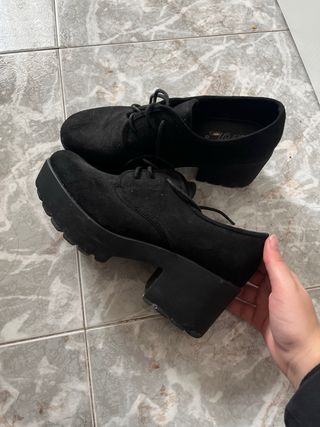 Zapatos de tacón negros