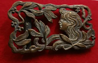 Hebilla antigua modernista