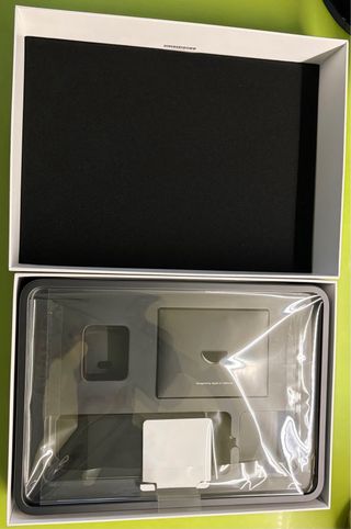 Caja MacBook Air 13 con documentación