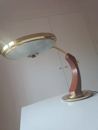 Lámpara de mesa de diseño tipo “banker”