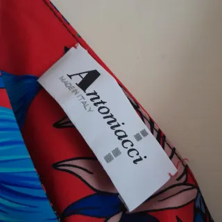 Vestito fantasia floreale con cintura