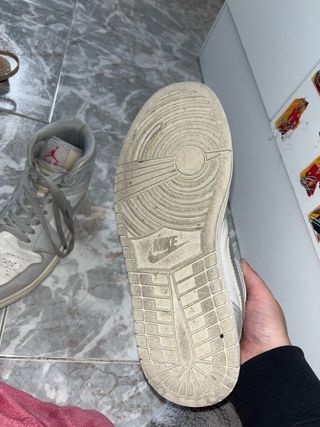 Zapatillas Jordan Grises y Blancas