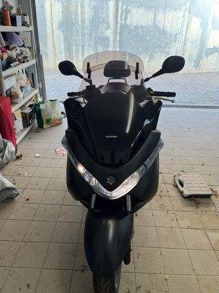 Suzuki Burgman 125 Negra