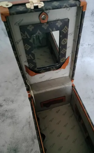 Maletín vintage cuero y metal