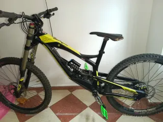 YT Tues Bicicleta Descenso