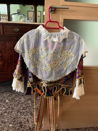 Traje de Fallera Morado y Dorado