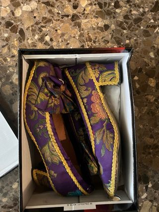 Traje de Fallera Morado y Dorado