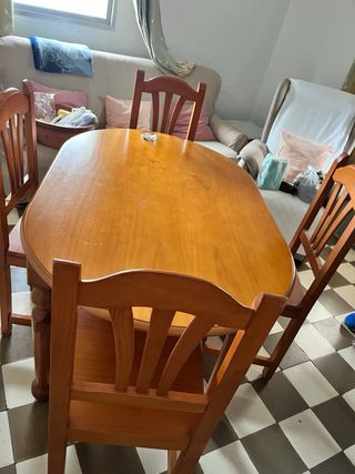 Mesa y 4 sillas