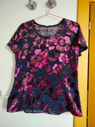 Blusa Flores Moradas Talla 38