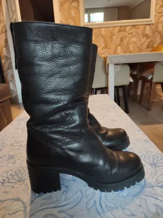 Botas de piel negras