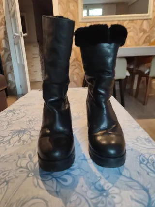 Botas de piel negras