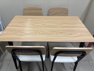 Mesa y 4 Sillas Comedor Natural