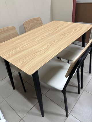 Mesa y 4 Sillas Comedor Natural
