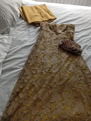 Vestido de fiesta beige y amarillo