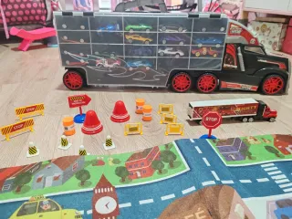 Camión transportador coches + alfombra