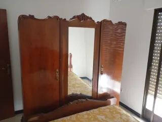 Cama antigua 180x135 de madera con armario