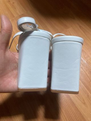 Sandalias tacón blancas