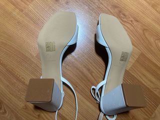Sandalias tacón blancas