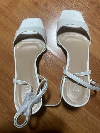 Sandalias tacón blancas