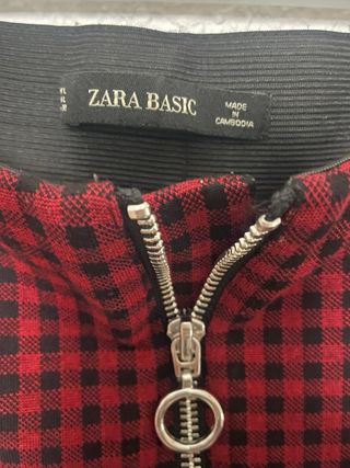 Leggings Zara cuadros rojos y negros