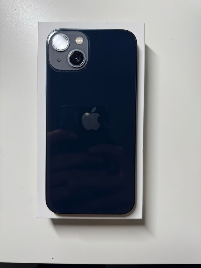 iPhone 13 128GB Azul midnight afbeelding 2