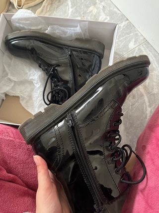 Botas de charol