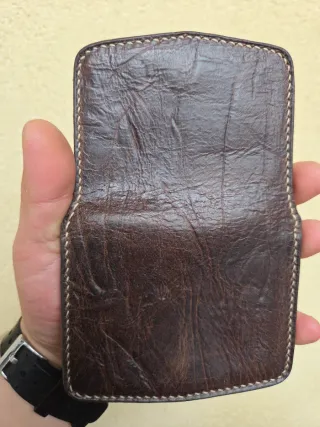 Cartera artesanal de cuero