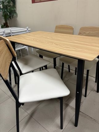 Mesa y 4 Sillas Comedor Modernas