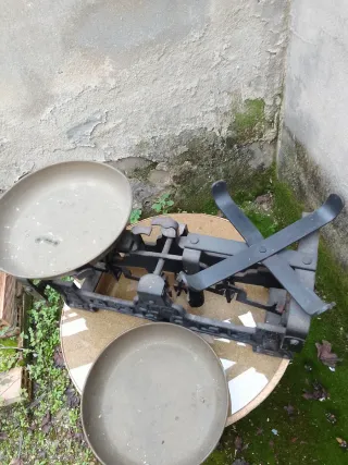 Balanza antigua de hierro