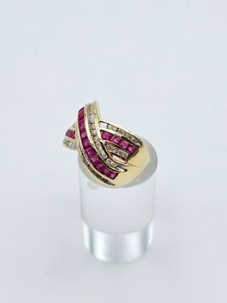 Anillo Oro 18K Diseño Central con Diamantes T-15