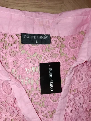 Blusa rosa sin mangas con encaje