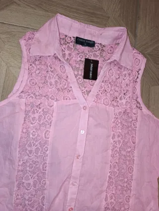 Blusa rosa sin mangas con encaje