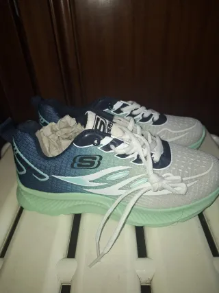 Zapatillas Skechers Verdes y Blancas