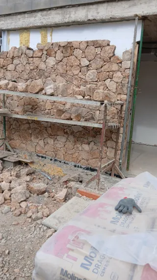 construir paredes de piedra natural rustica