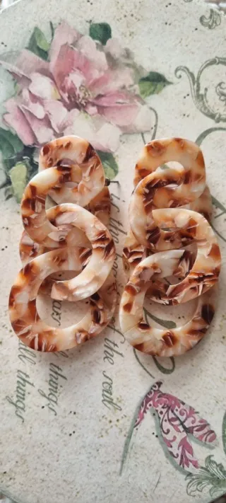 Conjunto de bisutería: pendientes y collares