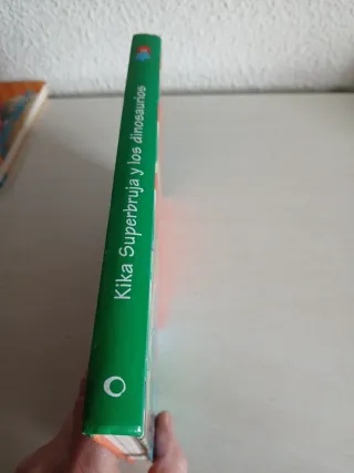 Kika Superbruja Y Los Dinosaurios