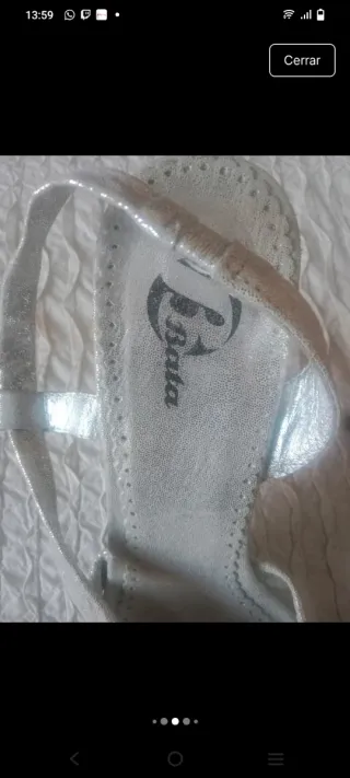 Sandalias de tacón plateadas Bata mujer