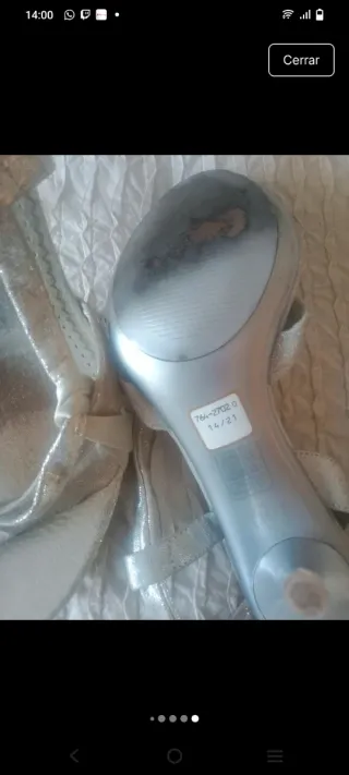 Sandalias de tacón plateadas Bata mujer