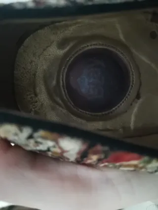 Zapatos de tacón con intrincado floral