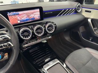 Mercedes-Benz CLA 35 AMG