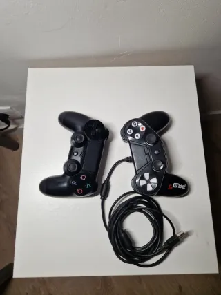 PS4 (PlayStation 4) Nera + 2 controller + FIFA + accessori