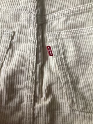 Falda Levi's de pana beige