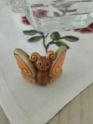 Farfalla Thun multicolore in ceramica