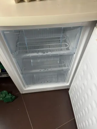 Congelador vertical blanco